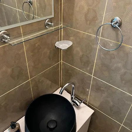 Milan Gazde/Camere de închiriat